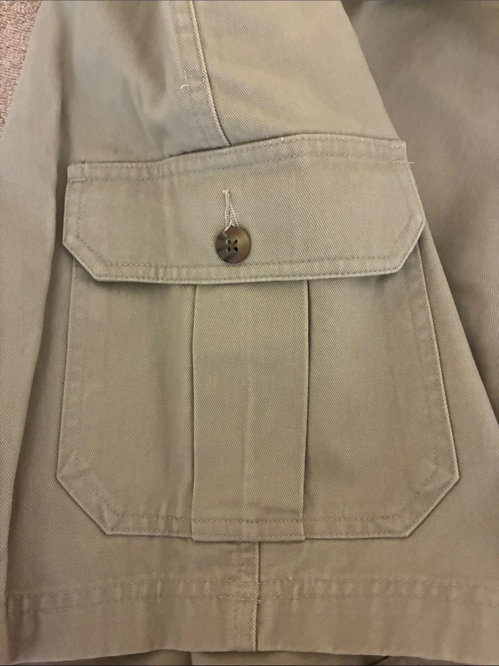 Izod size 46 Men's Khaki Flat Front Cargo Shorts